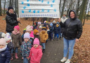 Marsz dzieci po okolicach przedszkola