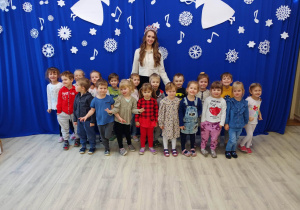 Miss Polski 2022 z dziećmi z grupy II